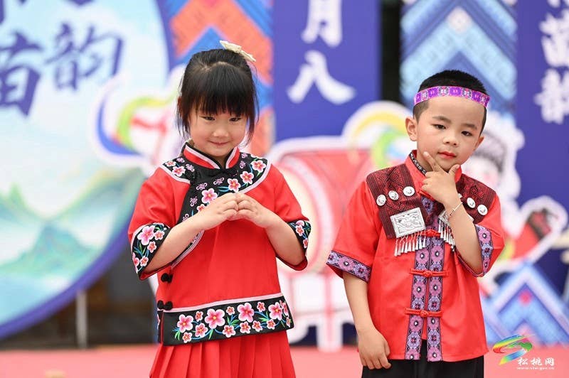 松桃第三幼儿园：举办幼儿版“四月八”活动，超萌～