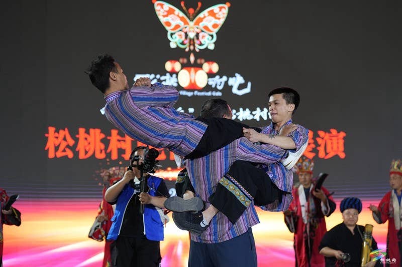 【吃贵州“晚饭”·看松桃村晚】松桃村晚：五一精彩启幕  优秀节目“嗨”放送