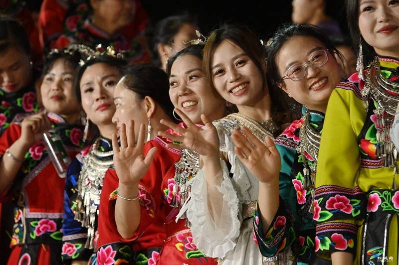 【吃贵州“晚饭”·看松桃村晚】松桃村晚：五一精彩启幕  优秀节目“嗨”放送