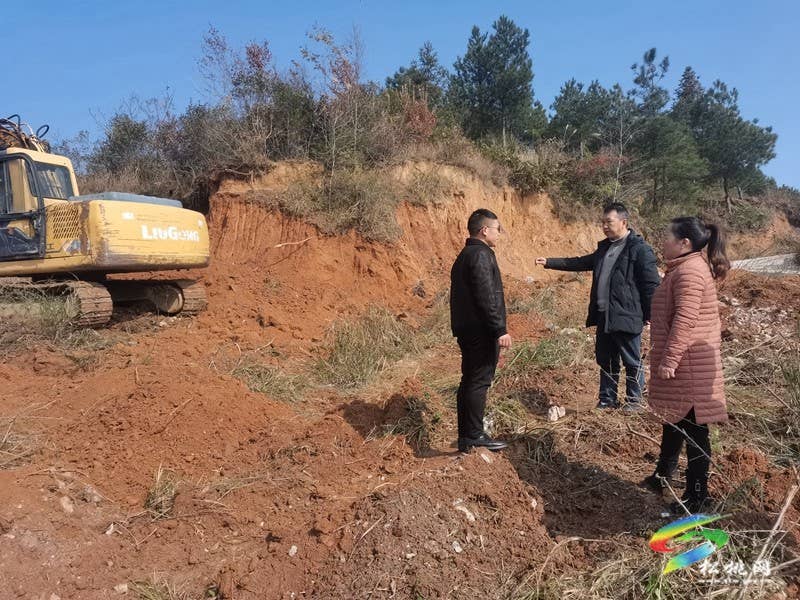 苗寨振兴路上的“多面手”书记 ——记松桃正大镇塘边村驻村第一书记龙建辉