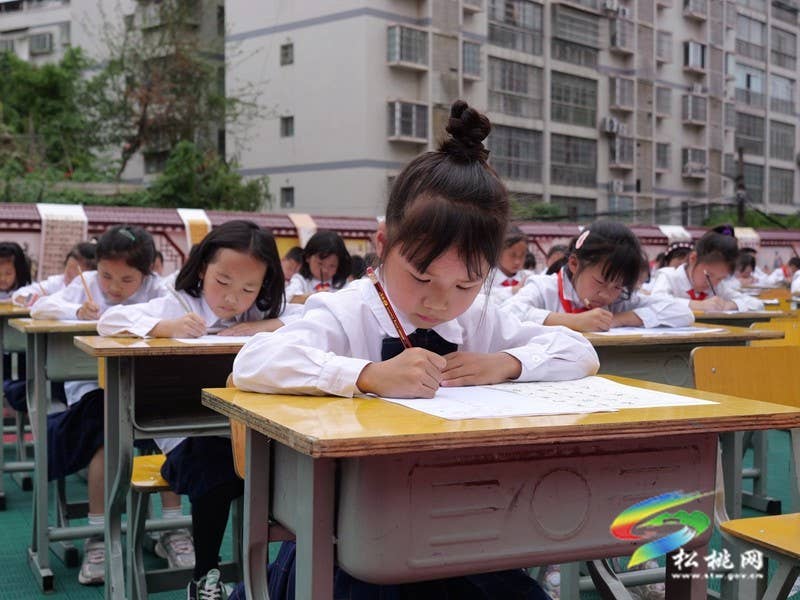 松桃第三完小：墨洒笔尖写春秋 一撇一捺是传承