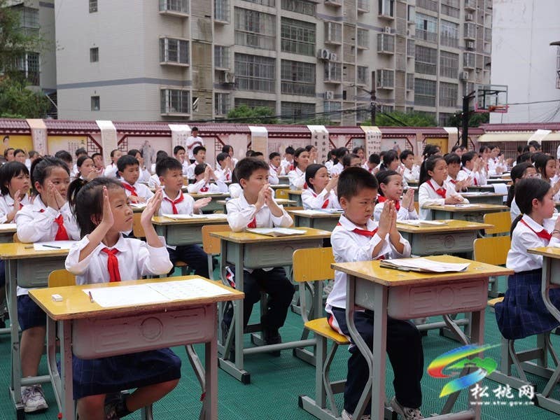 松桃第三完小：墨洒笔尖写春秋 一撇一捺是传承