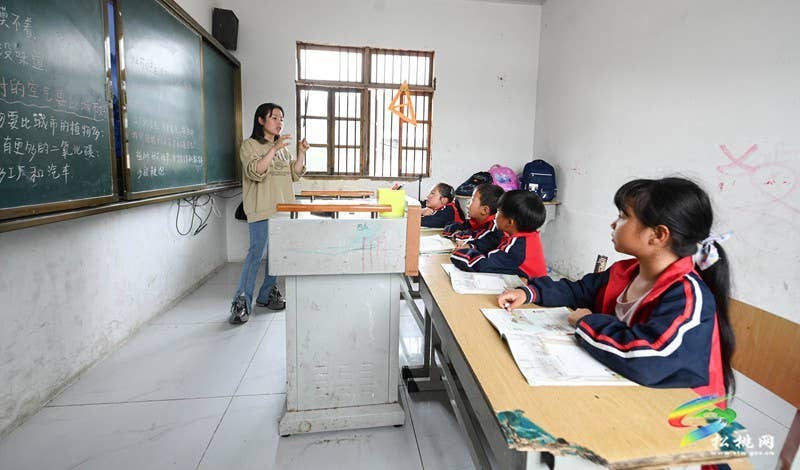 乌罗镇小河村完小：奋力托起35个乡村孩子的求学梦