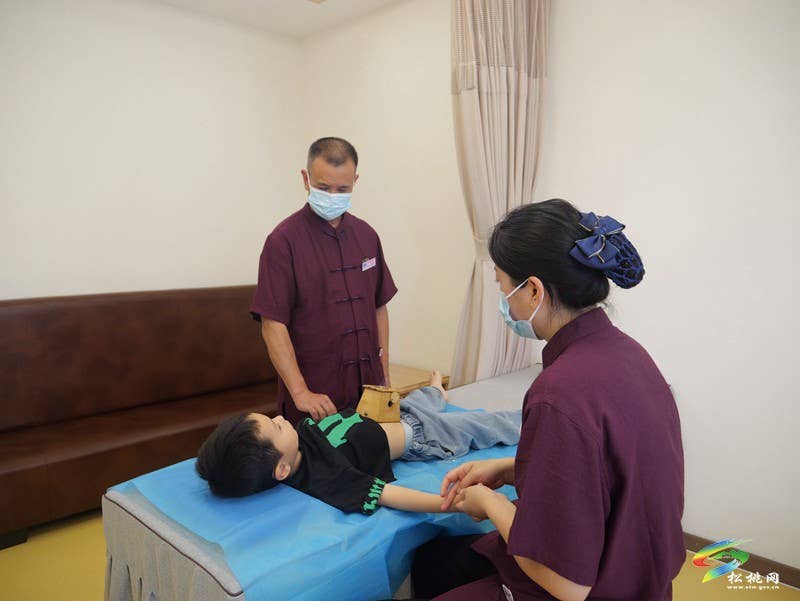 我县妇幼保健院妇孺国医堂揭牌开诊