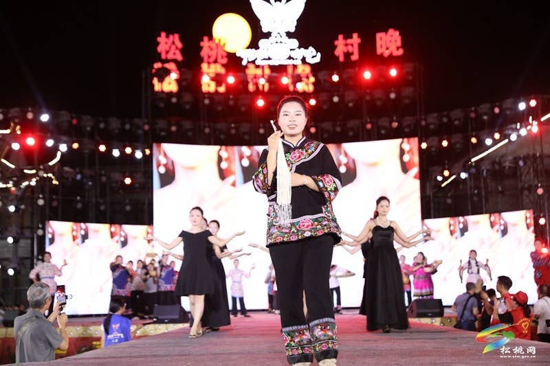 【吃贵州“晚饭”·看松桃村晚】松桃村晚第11期：茶韵牛情意无穷 大路黄板展新容