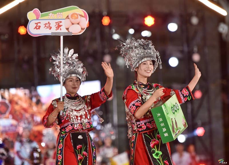 【吃贵州“晚饭”·看松桃村晚】 松桃村晚持续升温：大兴街道与平头镇激情对决