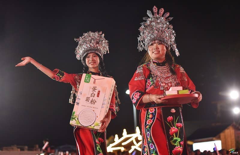 【吃贵州“晚饭”·看松桃村晚】 松桃村晚持续升温：大兴街道与平头镇激情对决