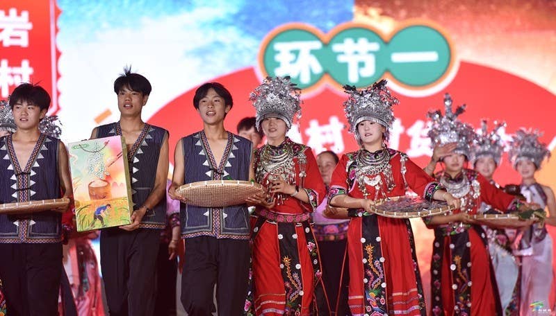 【吃贵州“晚饭”·看松桃村晚】 松桃村晚持续升温：大兴街道与平头镇激情对决