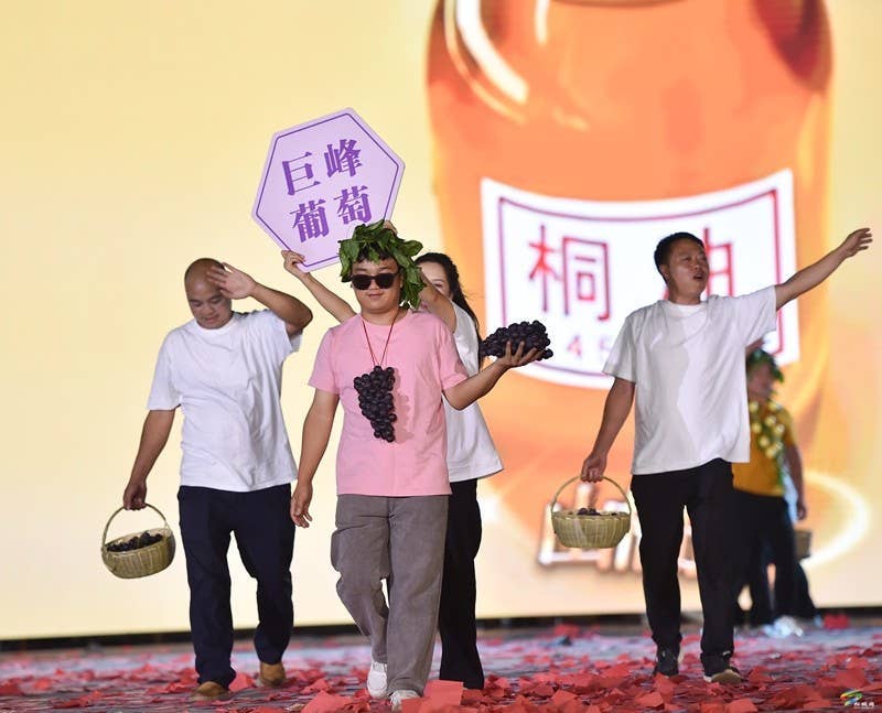 【吃贵州“晚饭”·看松桃村晚】 松桃村晚持续升温：大兴街道与平头镇激情对决