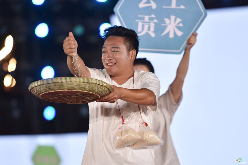 【吃贵州“晚饭”·看松桃村晚】 松桃村晚持续升温：大兴街道与平头镇激情对决