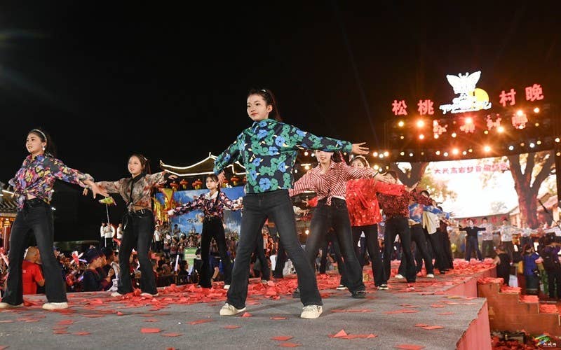 【吃贵州“晚饭”·看松桃村晚】 松桃村晚持续升温：大兴街道与平头镇激情对决