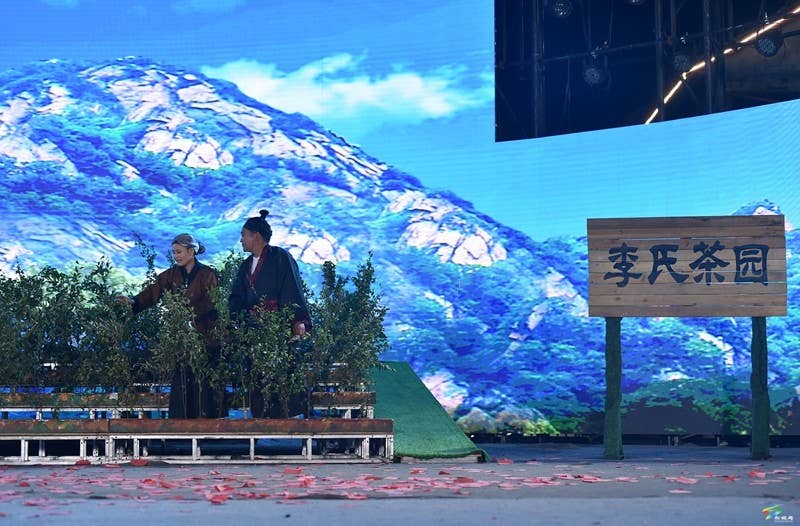 【吃贵州“晚饭”·看松桃村晚】 松桃村晚持续升温：大兴街道与平头镇激情对决