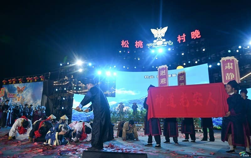 【吃贵州“晚饭”·看松桃村晚】 松桃村晚持续升温：大兴街道与平头镇激情对决