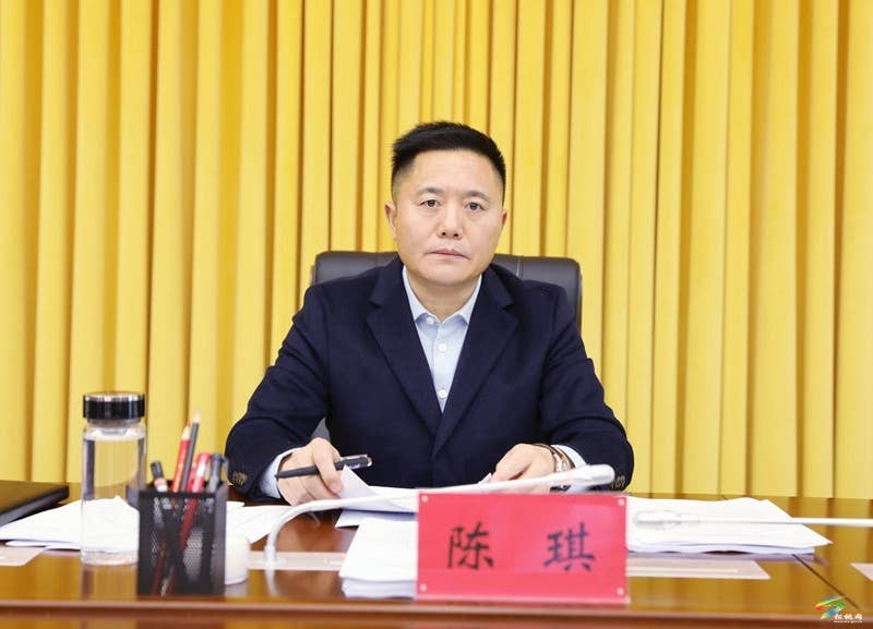 县委常委会开展主题教育典型案例研讨会