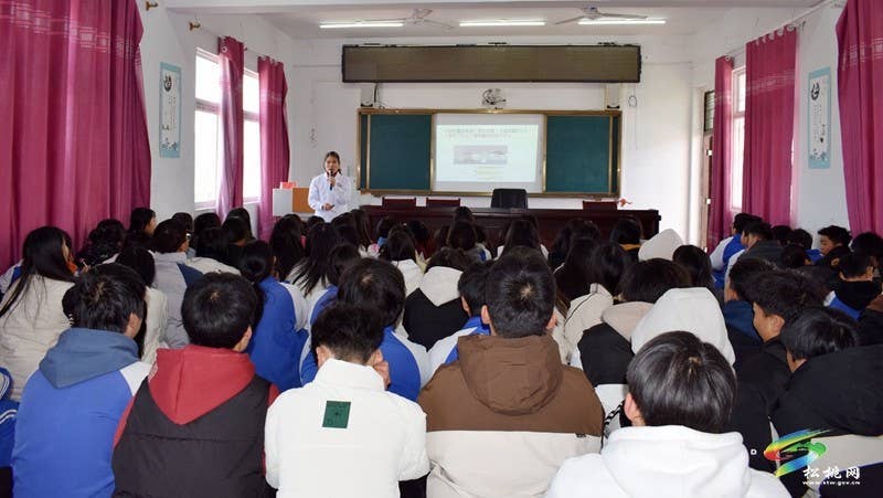 【粤黔协作·莞爱铜行】东莞专家进课堂科普 提升学生健康意识