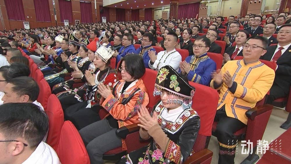 新闻特写丨遵义会议90周年大会上的掌声：用历史回响指明前行方向