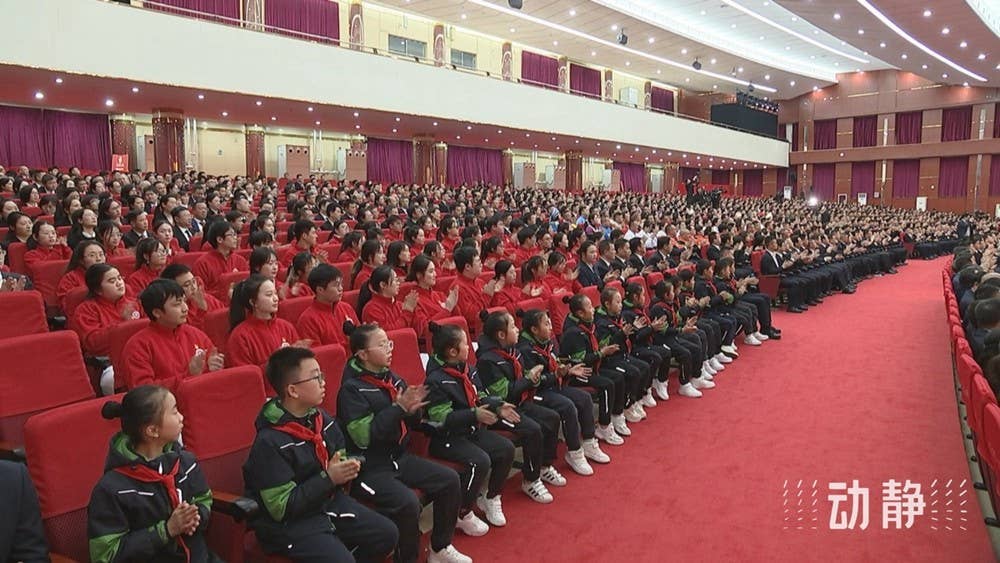 新闻特写丨遵义会议90周年大会上的掌声：用历史回响指明前行方向