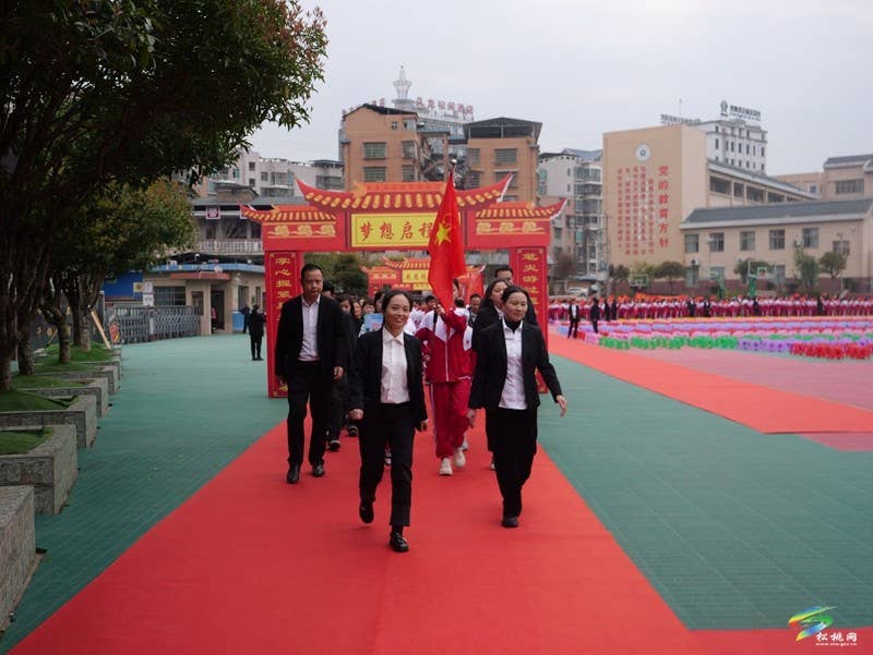 县一完小：温情演讲触动心灵 感恩之花绚烂绽放