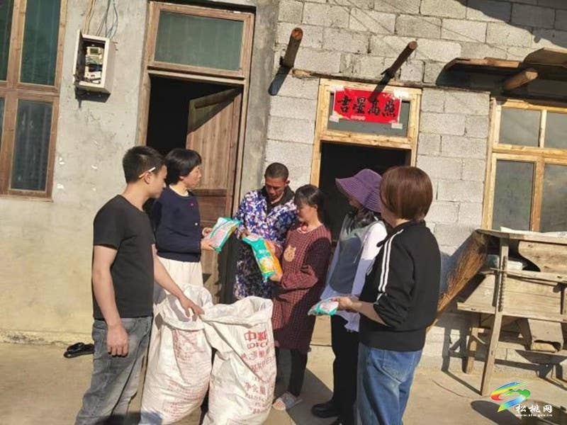 松桃：科技良种送到户  蜜源花开富农家
