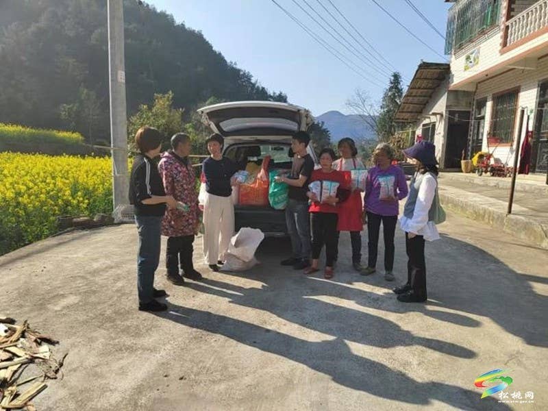 松桃：科技良种送到户  蜜源花开富农家