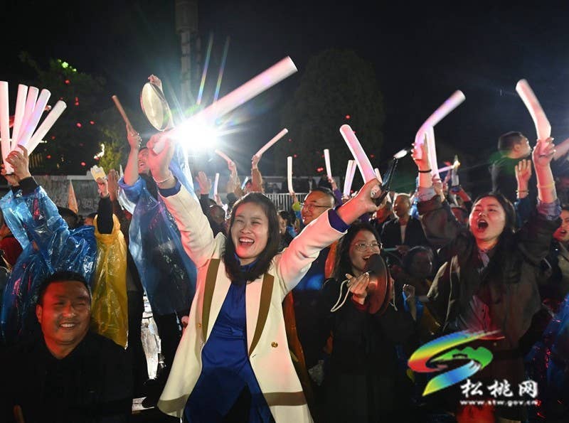 【吃贵州“晚饭”·看松桃村晚】六村“王炸”  对决松桃村晚点燃最炫民族风