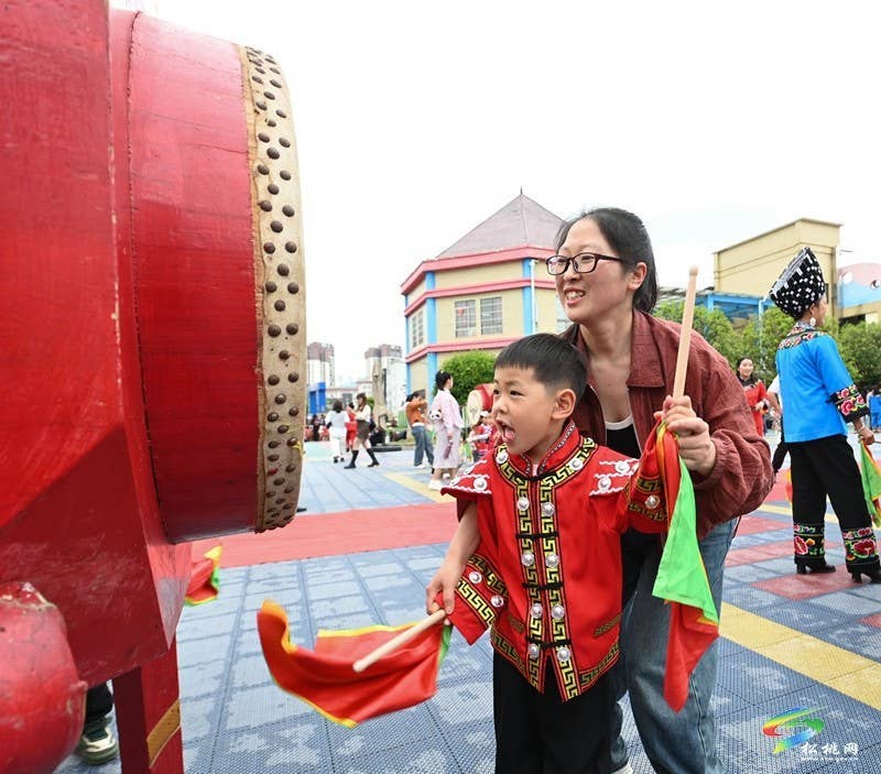 松桃第三幼儿园：举办幼儿版“四月八”活动，超萌～