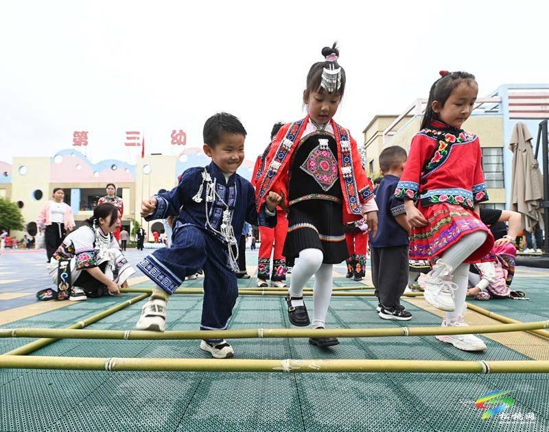 松桃第三幼儿园：举办幼儿版“四月八”活动，超萌～
