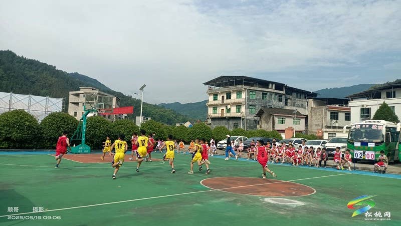 松桃第七赛区中小学生篮球选拔赛在寨英镇落满完小举行