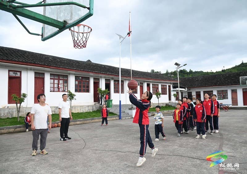 乌罗镇小河村完小:奋力托起35个乡村孩子的求学梦