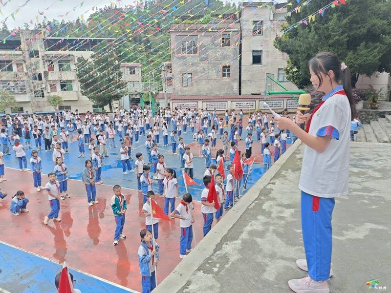 妙隘乡完小举行少先队新队员入队宣誓仪式
