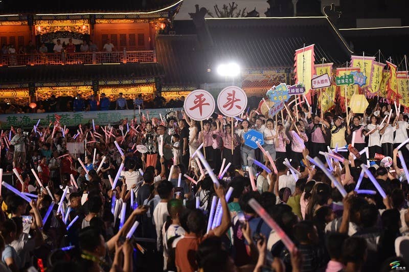 【吃贵州“晚饭”·看松桃村晚】 松桃村晚持续升温：大兴街道与平头镇激情对决