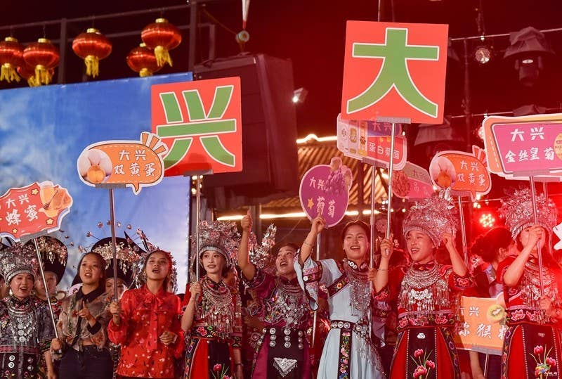 【吃贵州“晚饭”·看松桃村晚】 松桃村晚持续升温：大兴街道与平头镇激情对决