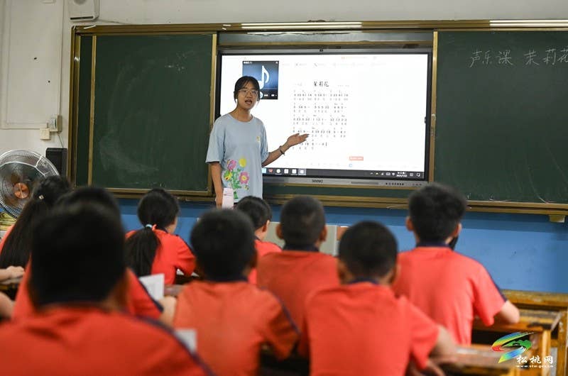 大学生开展乡村支教 为乡村孩子编织“七彩假期”