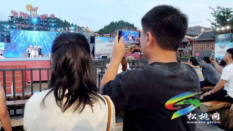 【吃贵州“晚饭”·看松桃村晚】“贵州音乐时光”走进松桃村晚  点燃苗乡音乐热情
