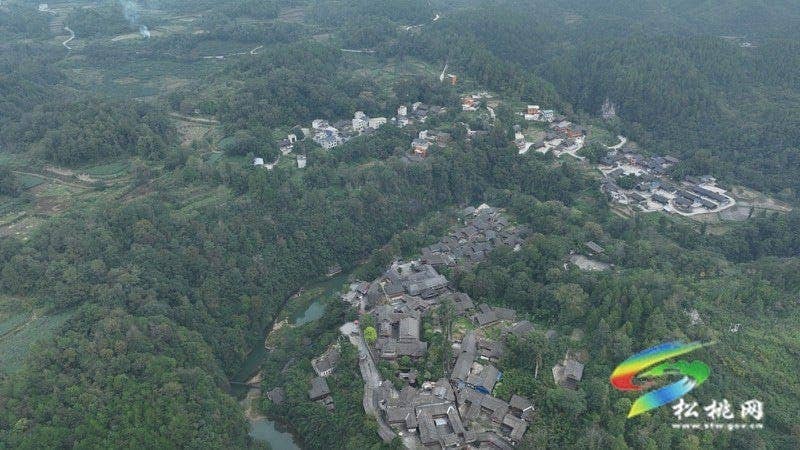 双节同庆·苗乡盛情｜苗王城景区非遗盛宴引客来 欢声笑语度佳节