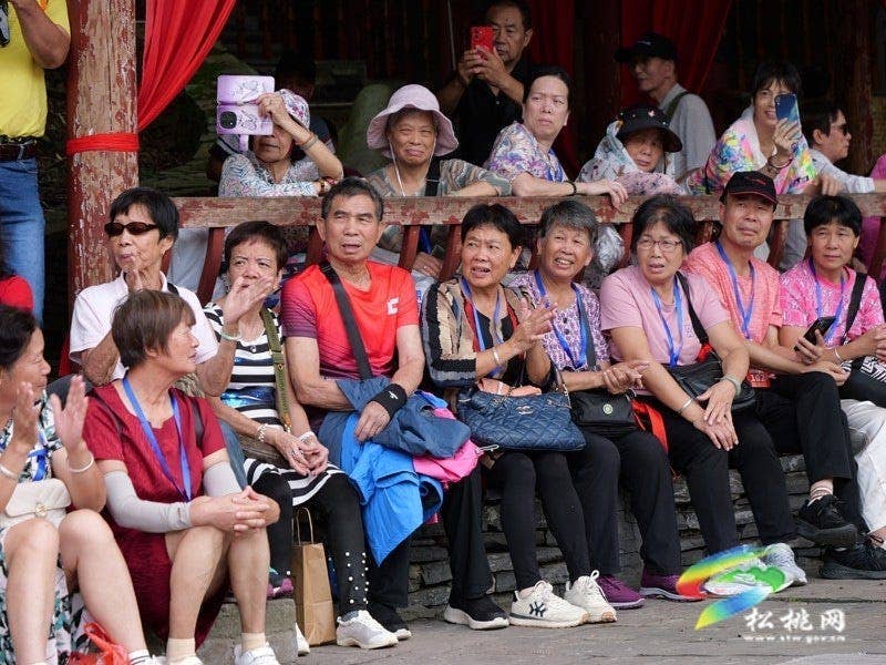 双节同庆·苗乡盛情｜苗王城景区非遗盛宴引客来 欢声笑语度佳节