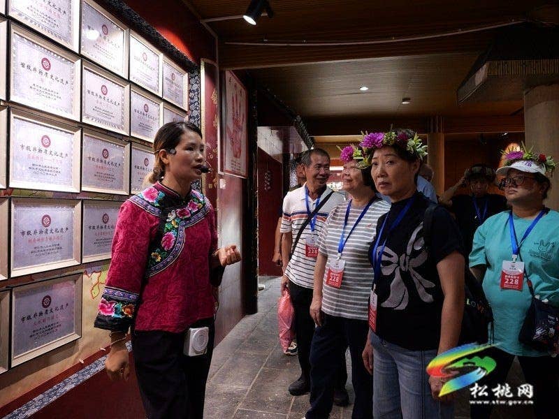 双节同庆·苗乡盛情｜苗王城景区非遗盛宴引客来 欢声笑语度佳节