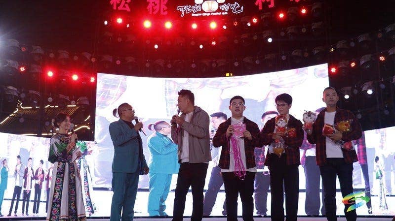 【吃贵州“晚饭”·看松桃村晚】山海同心绘盛景 村晚搭桥话情深——松桃盘信与东莞沙田共赴文化之约