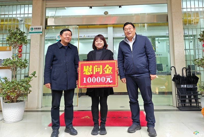陈琪吴廷友率队走访慰问县财税金融机构