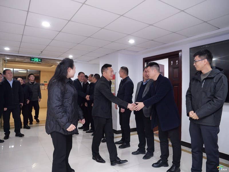 陈琪吴廷友率队走访慰问县财税金融机构