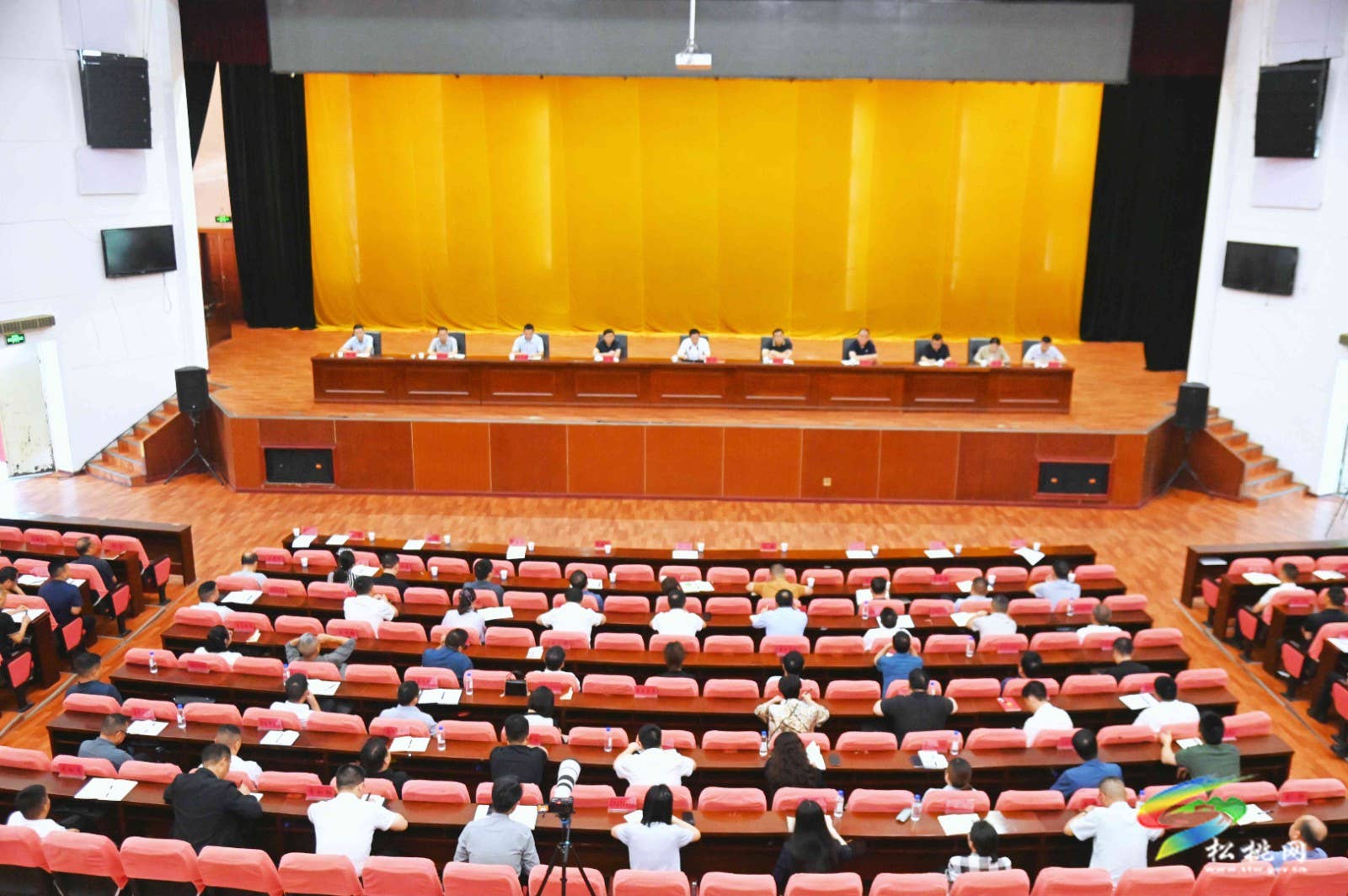 全县警示教育会召开