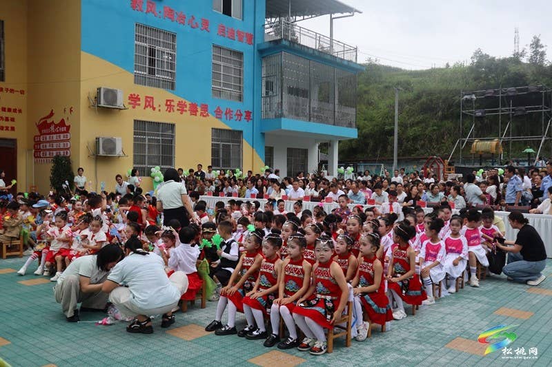 十载笃行育桃李  童心向党赴芳华——我县妙隘幼儿园举办十周年庆典暨大班毕业典礼文艺晚会