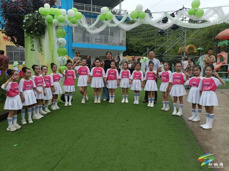 十载笃行育桃李  童心向党赴芳华——我县妙隘幼儿园举办十周年庆典暨大班毕业典礼文艺晚会