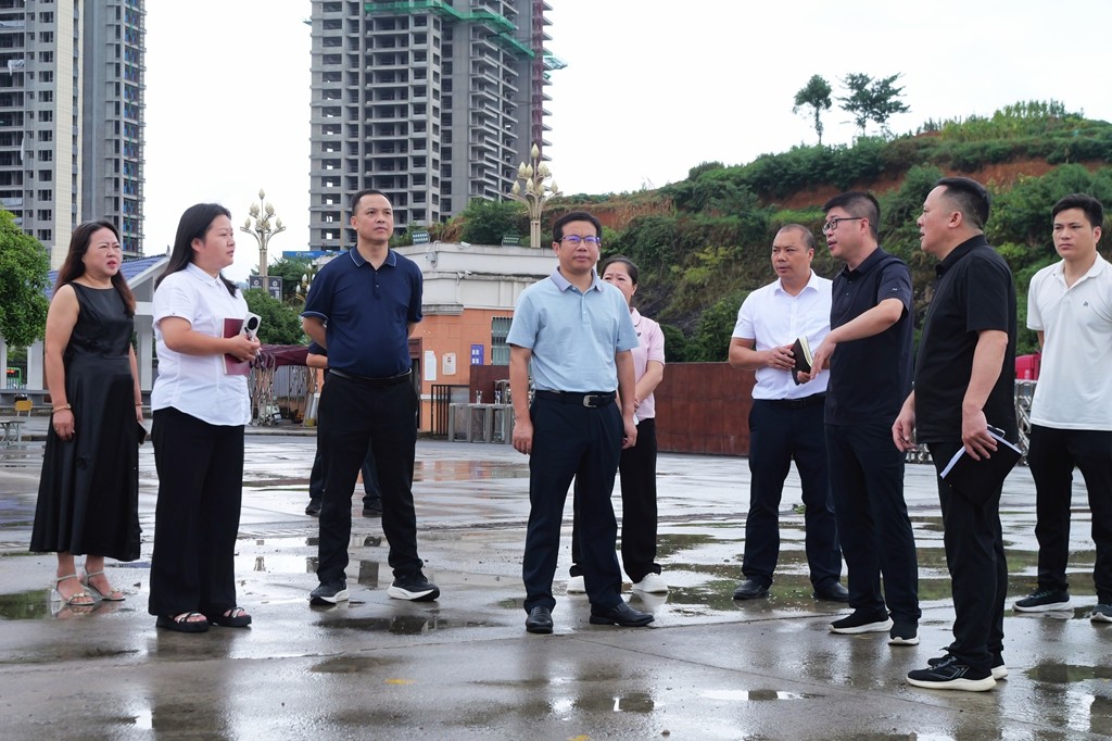 赵旭调研城区学校开学保障工作