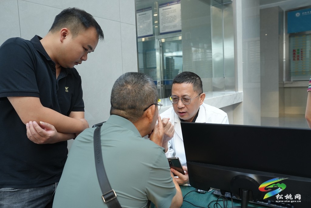 名医下沉暖苗乡 义诊惠民护健康——国家医疗队走进松桃