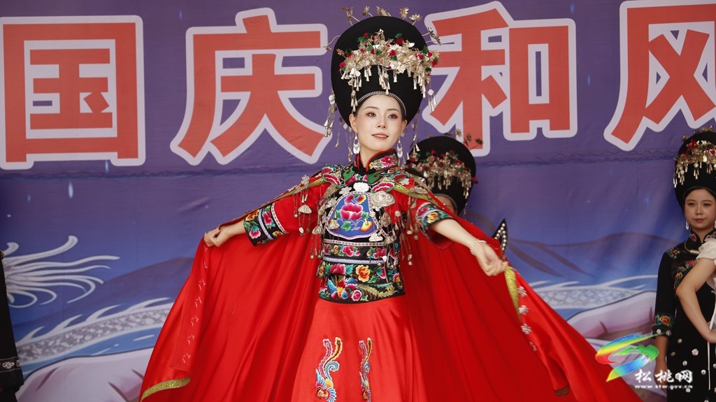 非遗焕彩迎国庆 和风净网润苗城                 ——松桃开展非遗主题宣传活动
