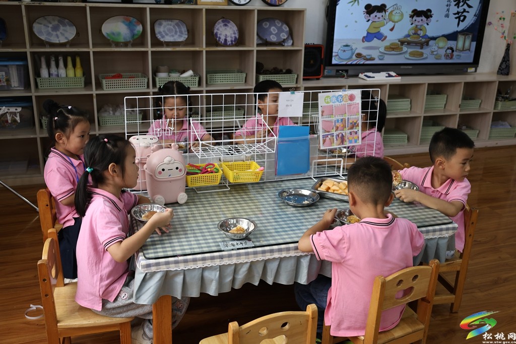巧手做月饼 童心迎中秋——松桃实验幼儿园开展月饼制作主题活动