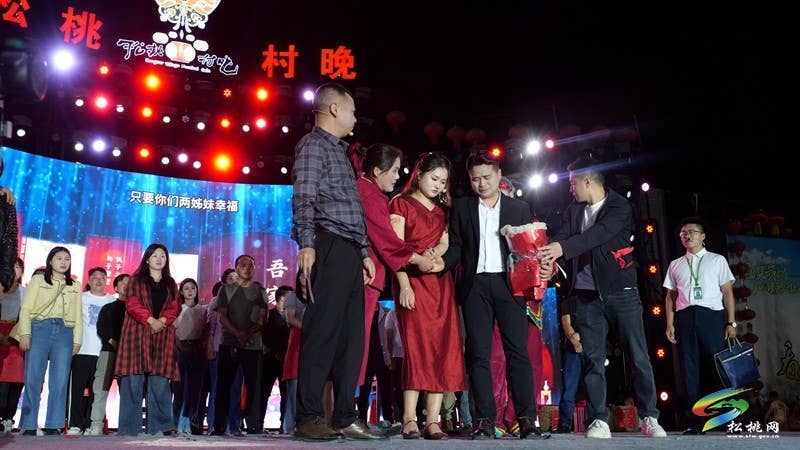 【吃贵州晚饭·看松桃村晚】松桃村晚：田间“硬实力”竞秀 乡情“软文化”润心