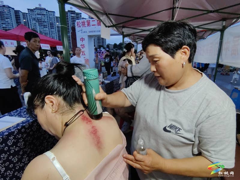 【神奇松桃·魅力苗乡】药香融烟火  岐黄惠苗乡  松桃启动第二届中（苗）医夜市