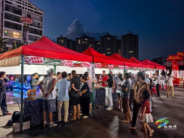岐黄夜市 惠润苗乡 松桃第二届中（苗）医夜市惠及群众